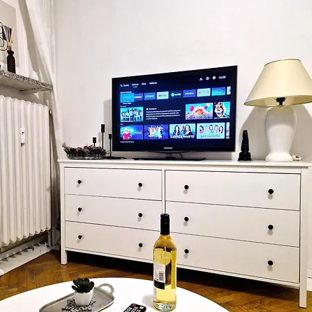 Miodowa Apartment *